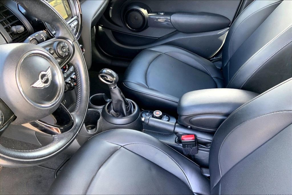 Used 2018 MINI Cooper 4-Door Hardtop image 14