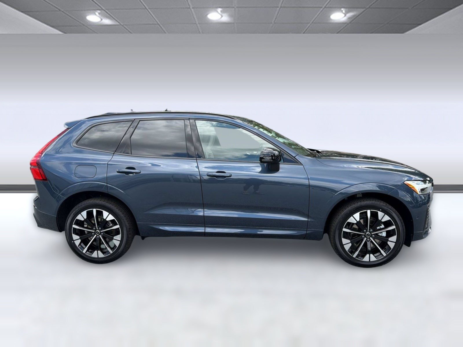 New 2026 Volvo XC60 B5 Plus w/ Protection Package Premier AWD/4WD image 8