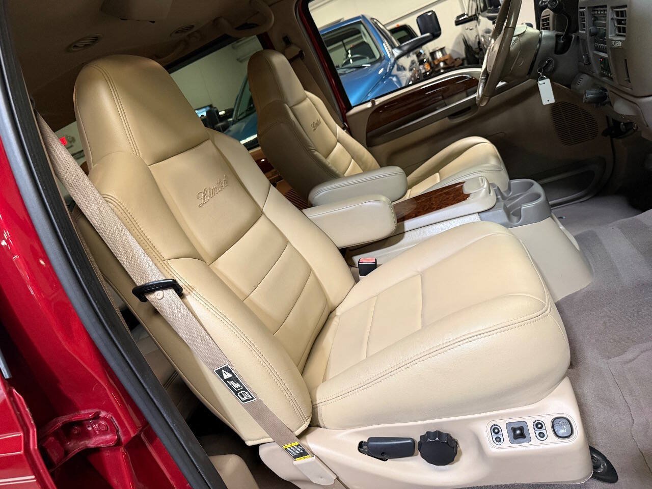 Used 2002 Ford Excursion Limited AWD/4WD image 12