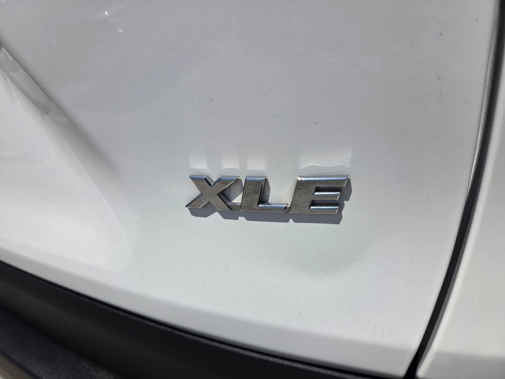 Used 2021 Toyota RAV4 XLE FWD image 12