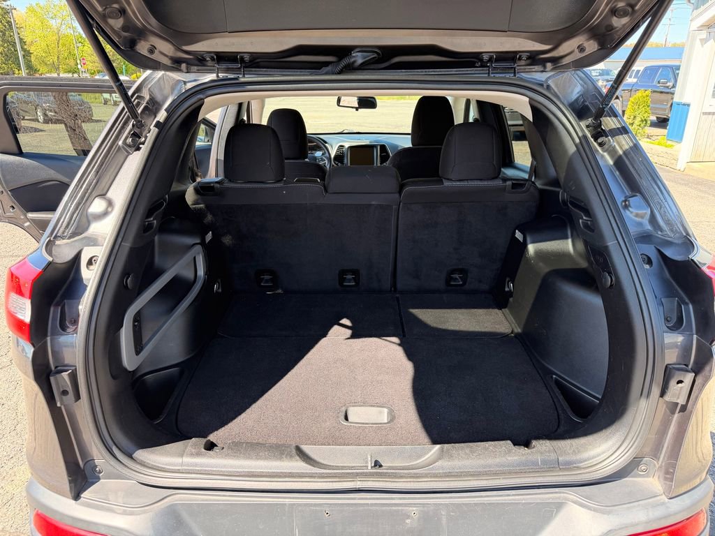 Used 2014 Jeep Cherokee Latitude AWD/4WD image 23