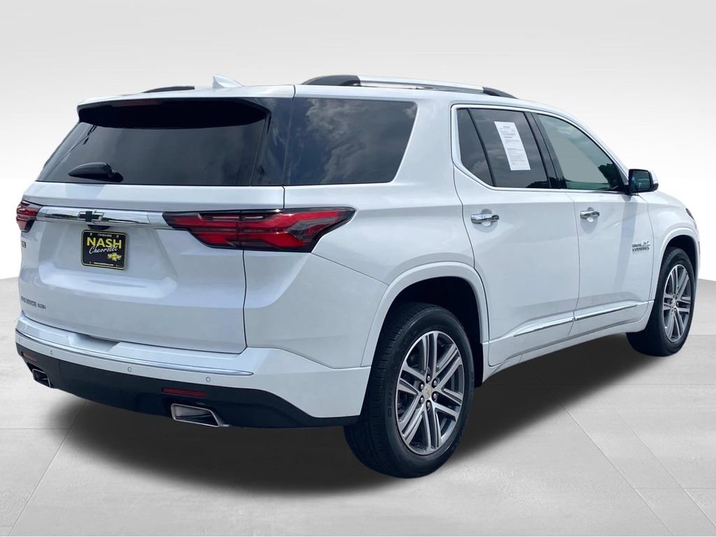 Used 2023 Chevrolet Traverse High Country image 3