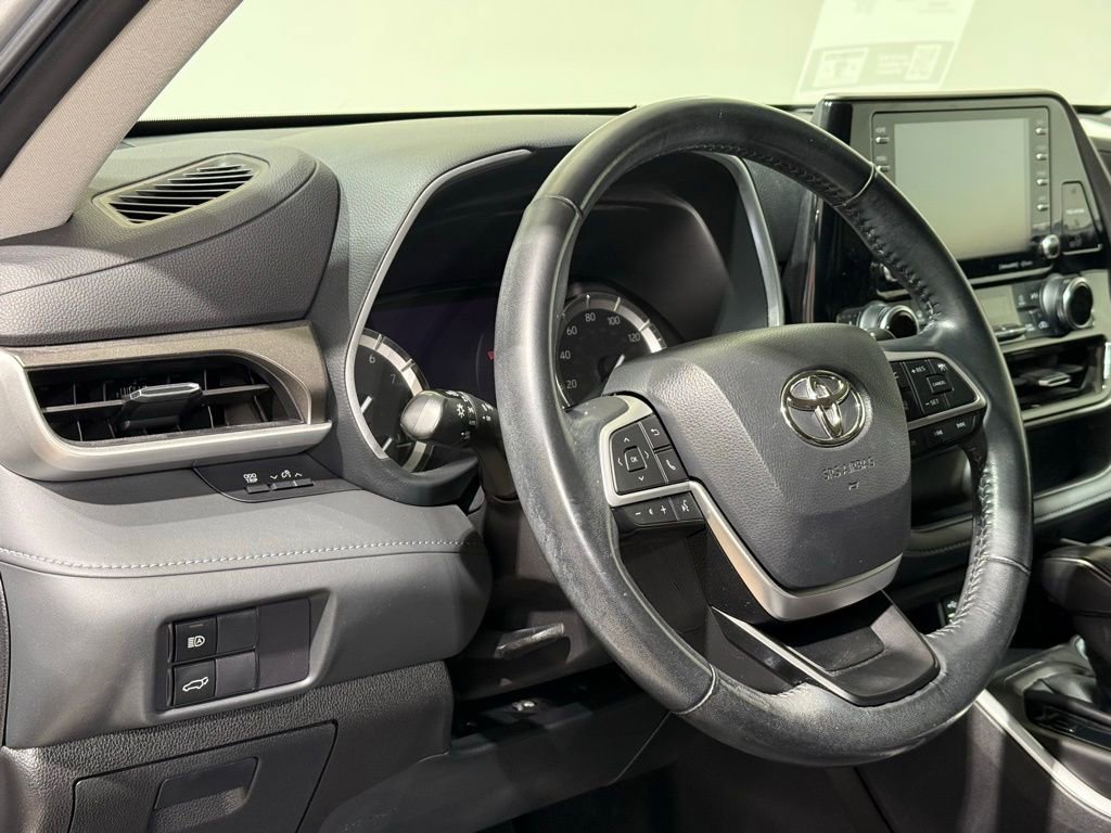 Used 2022 Toyota Highlander XLE image 17