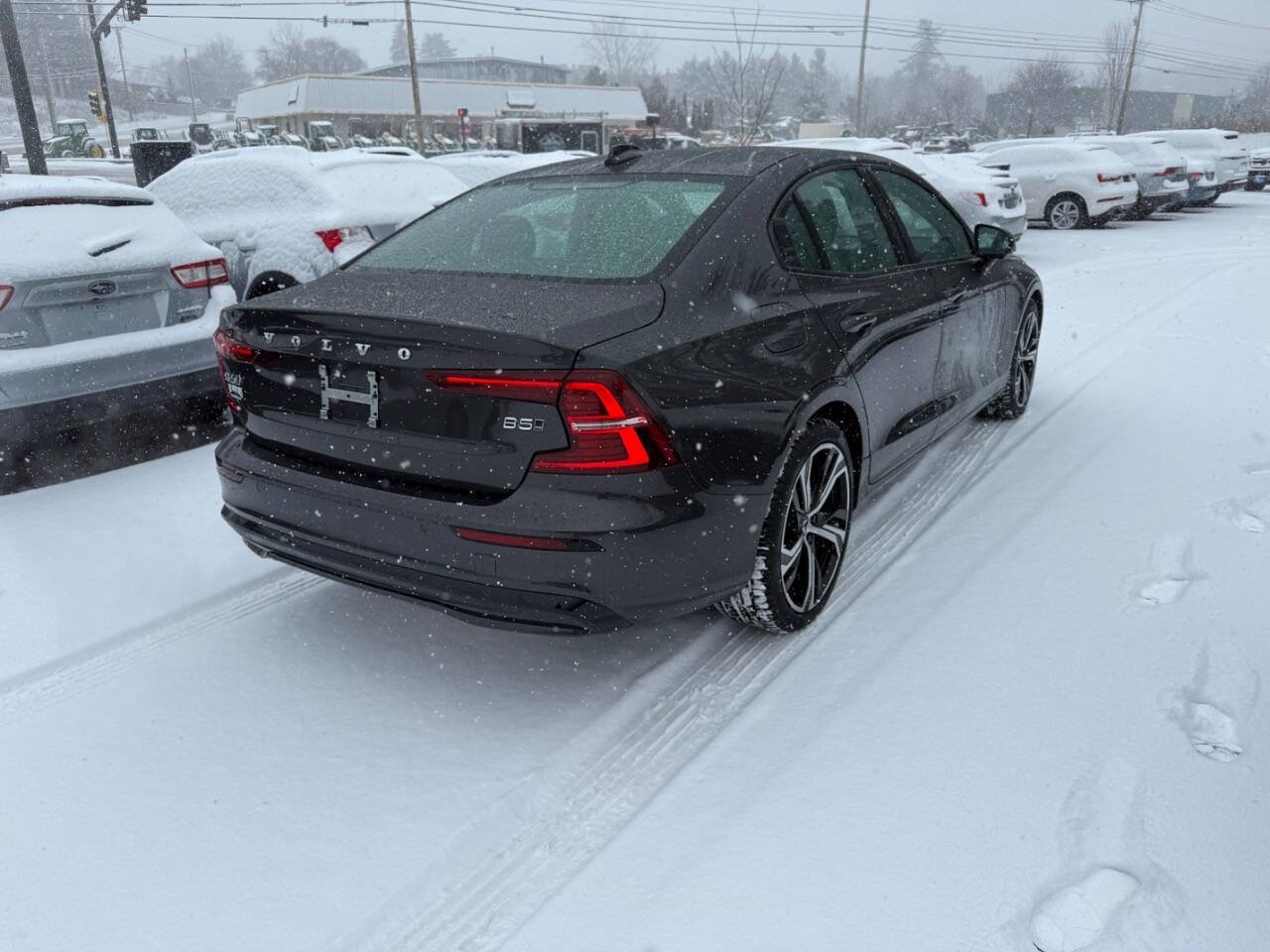 Used 2025 Volvo S60 B5 Core image 8