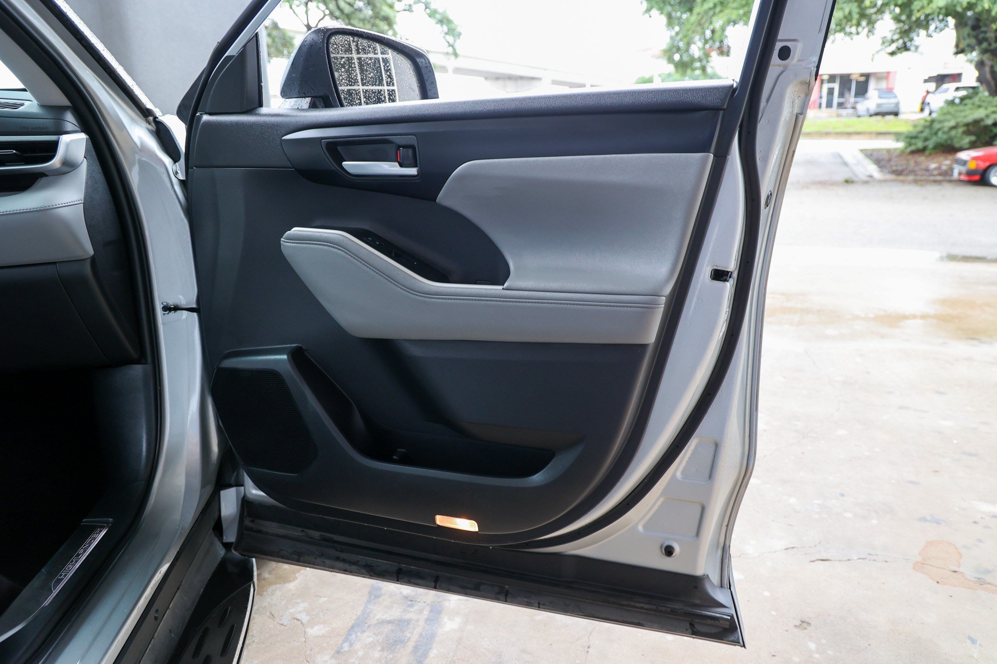 Used 2023 Toyota Highlander XLE FWD image 41