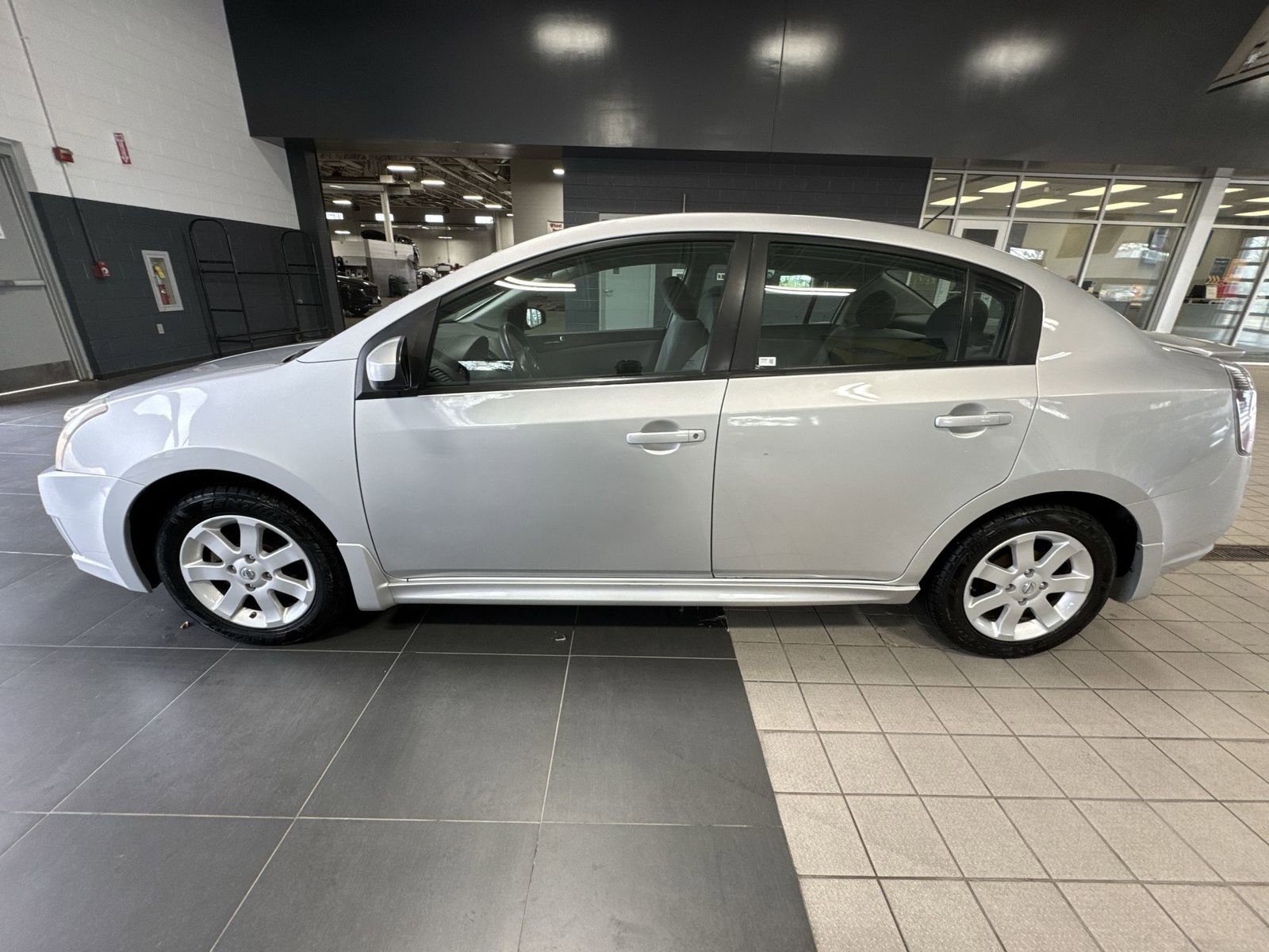 Used 2011 Nissan Sentra 2.0 SR FWD image 32
