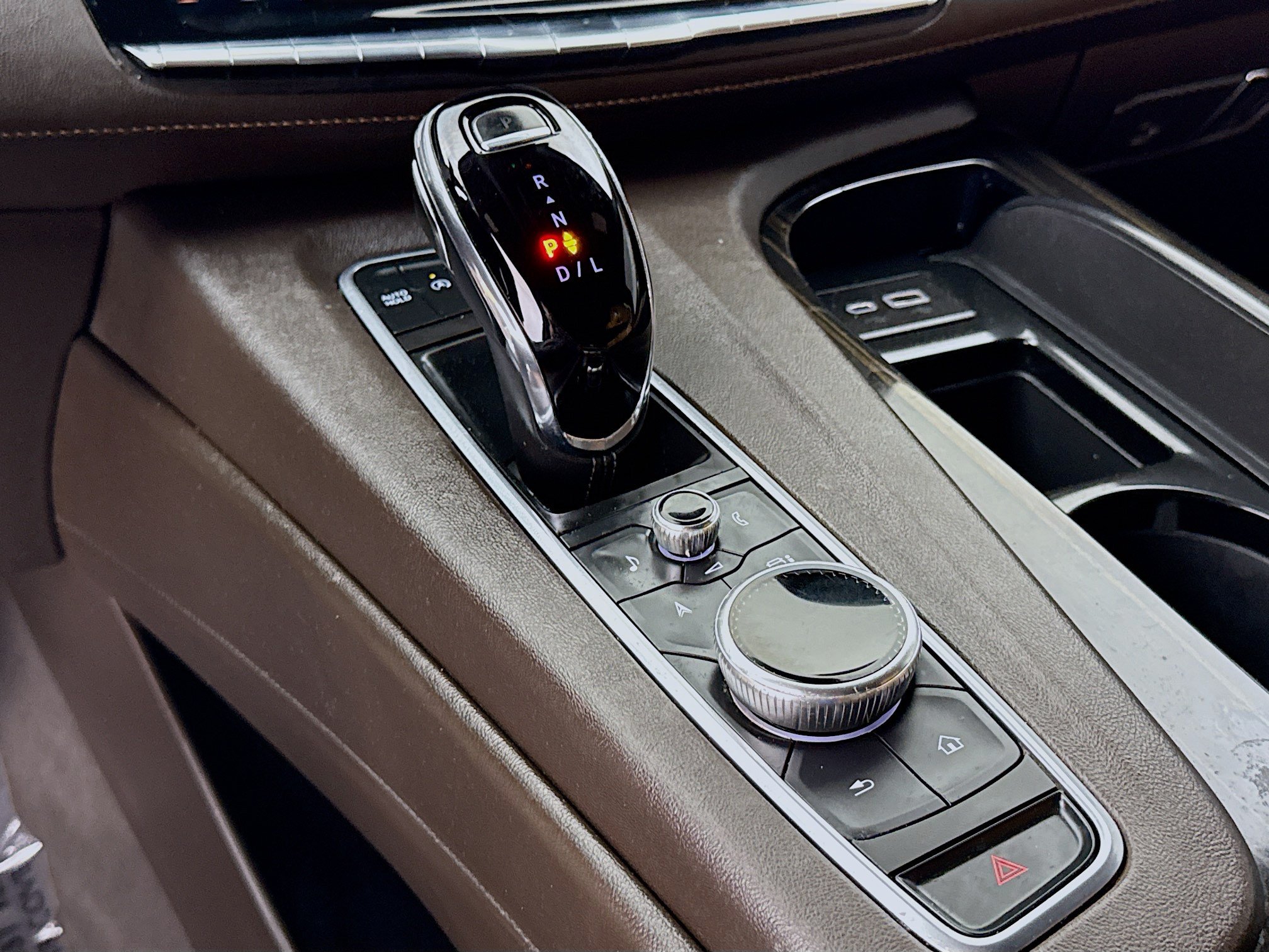 Used 2022 Cadillac Escalade Sport w/ Touring Package AWD/4WD image 18