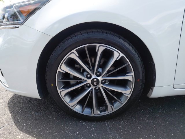Used 2019 Kia Cadenza Technology FWD image 12