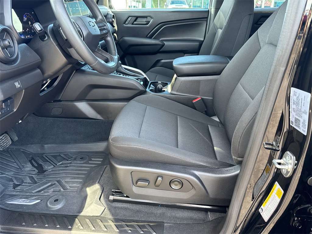 Used 2024 Chevrolet Colorado Trail Boss w/ Technology Package image 10