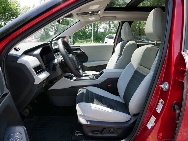 Used 2025 Mitsubishi Outlander SE AWD/4WD image 14