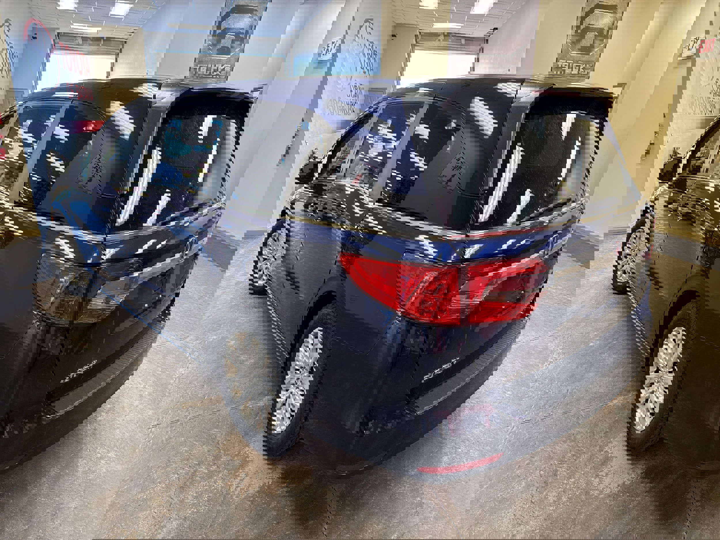 Used 2018 Honda Odyssey LX image 7