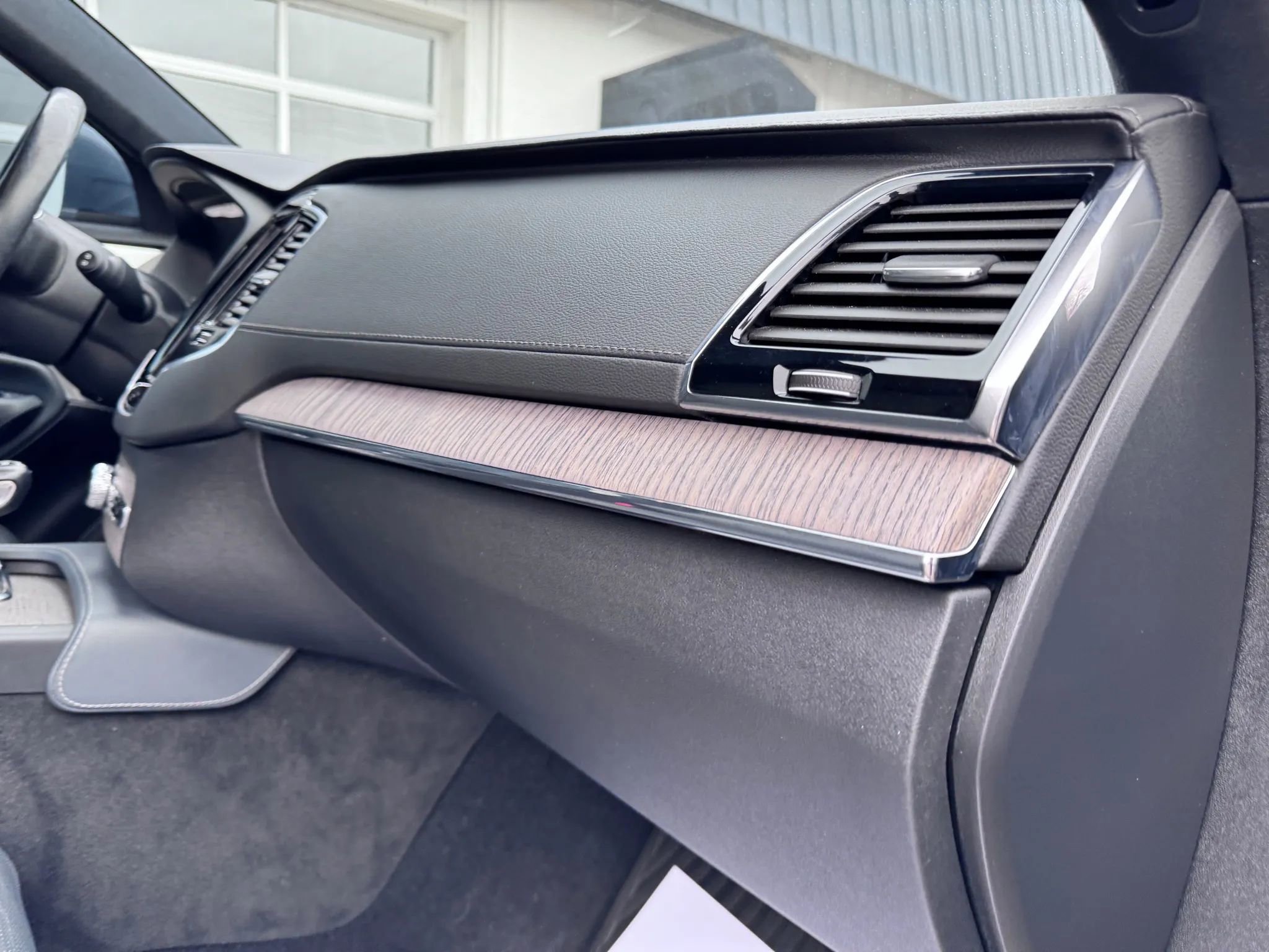 Used 2022 Volvo XC90 T6 Inscription w/ Lounge Package image 16