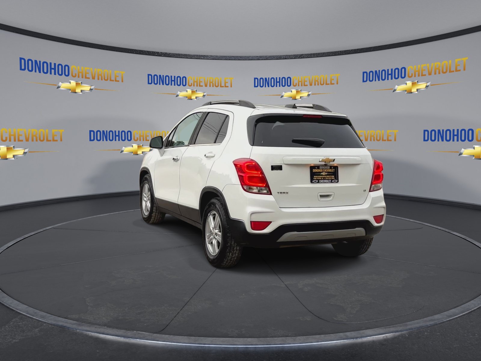 Used 2020 Chevrolet Trax LT w/ Sun & Sound Package FWD image 10
