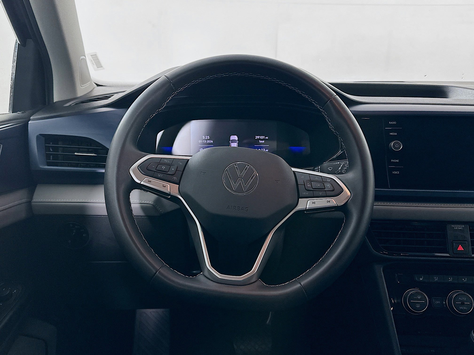 Used 2024 Volkswagen Taos SE image 18