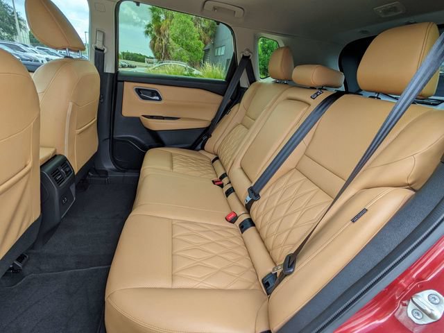 Used 2023 Nissan Rogue Platinum FWD image 16