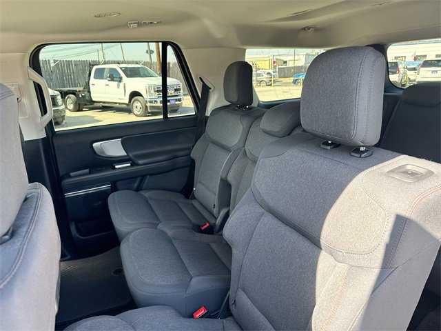 Certified 2025 Ford Expedition Active image 29