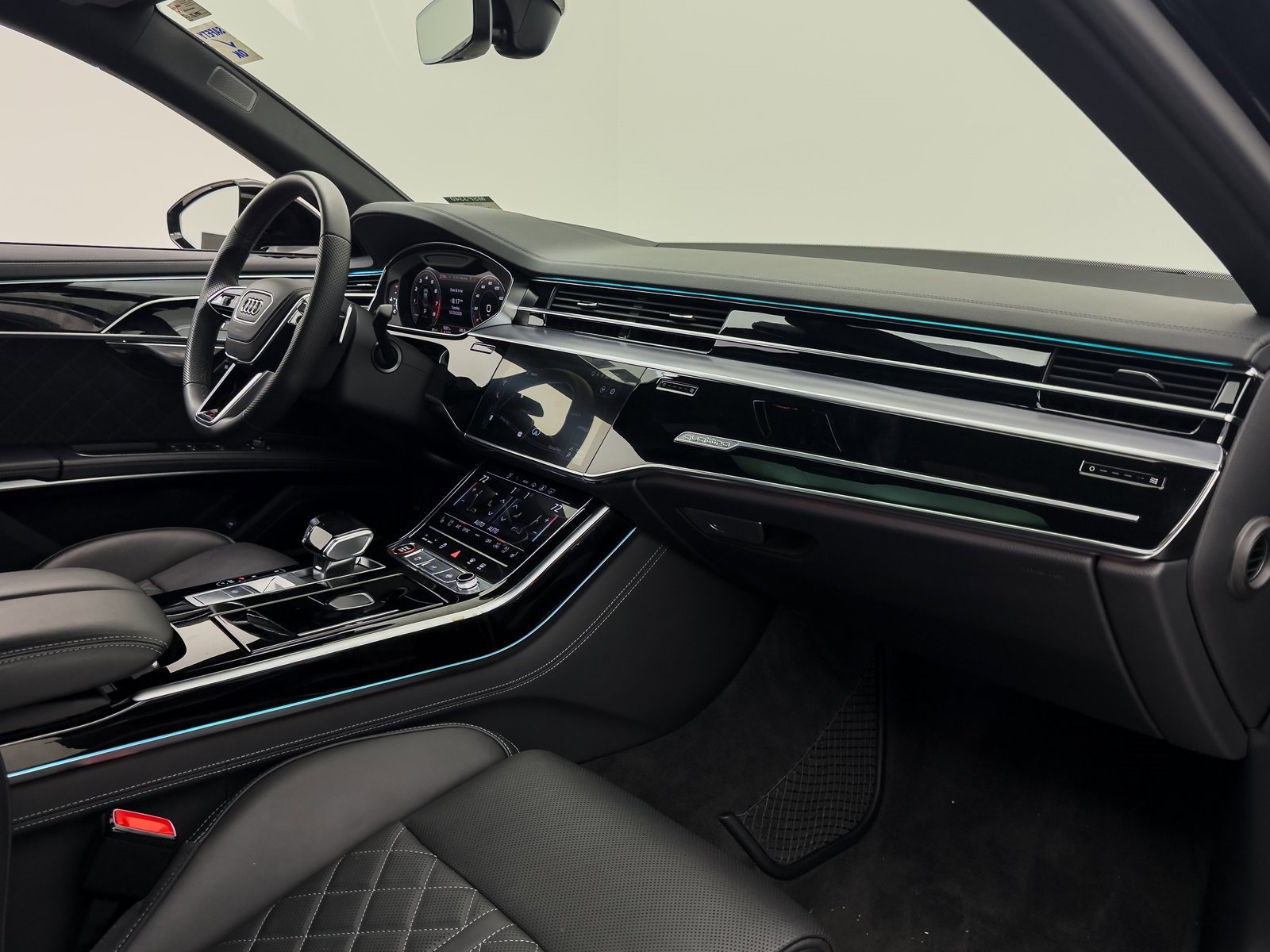 Used 2024 Audi S8 4.0T image 30