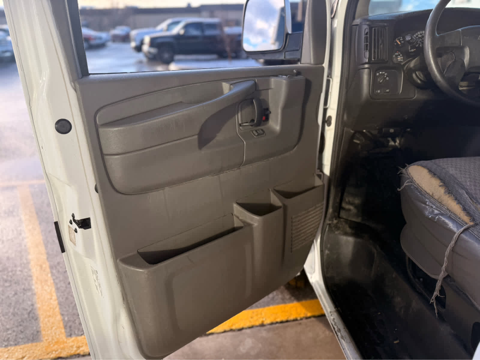 Used 2005 Chevrolet Express 2500 Extended image 9