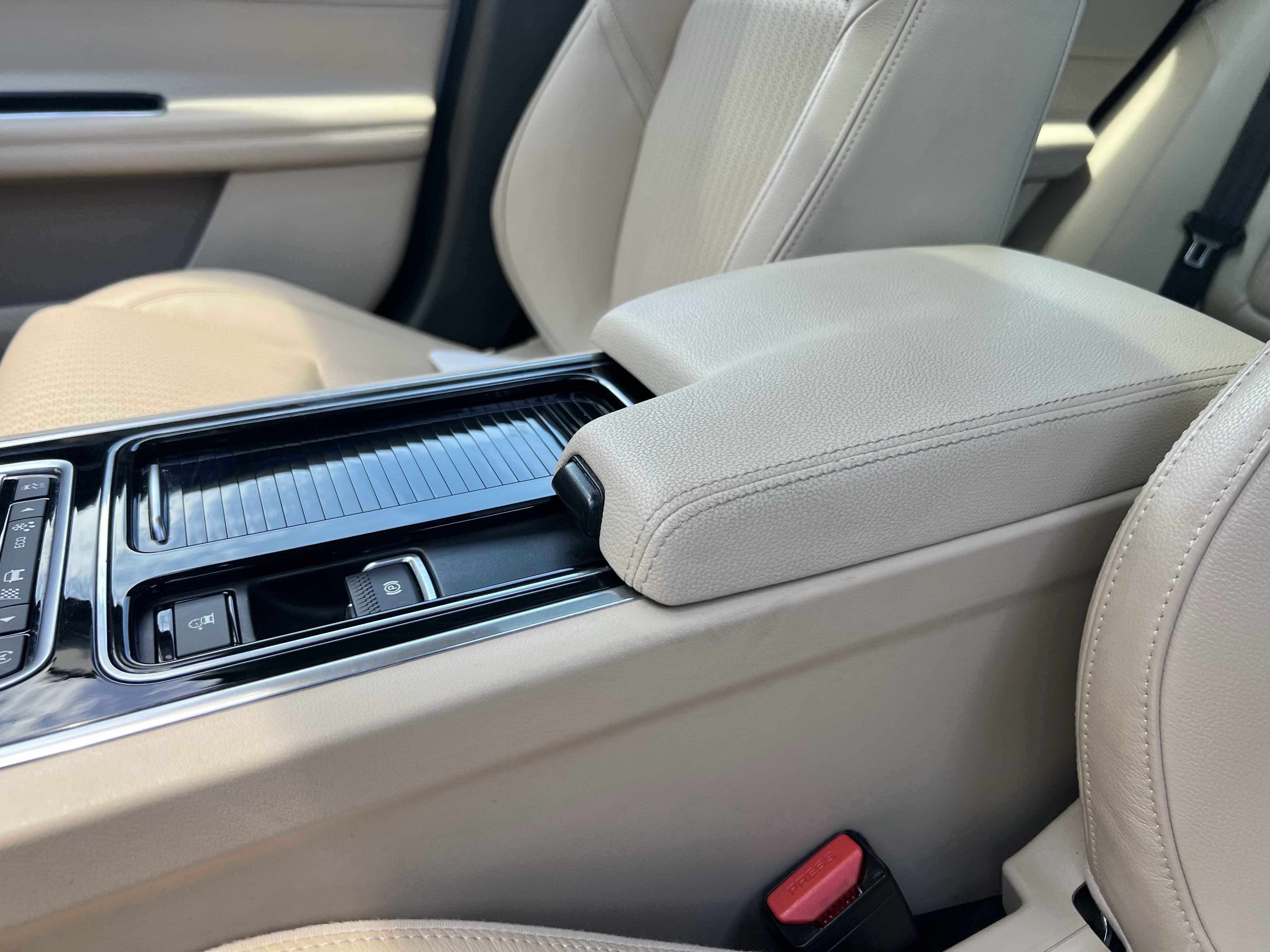 Used 2017 Jaguar XF Prestige RWD image 29