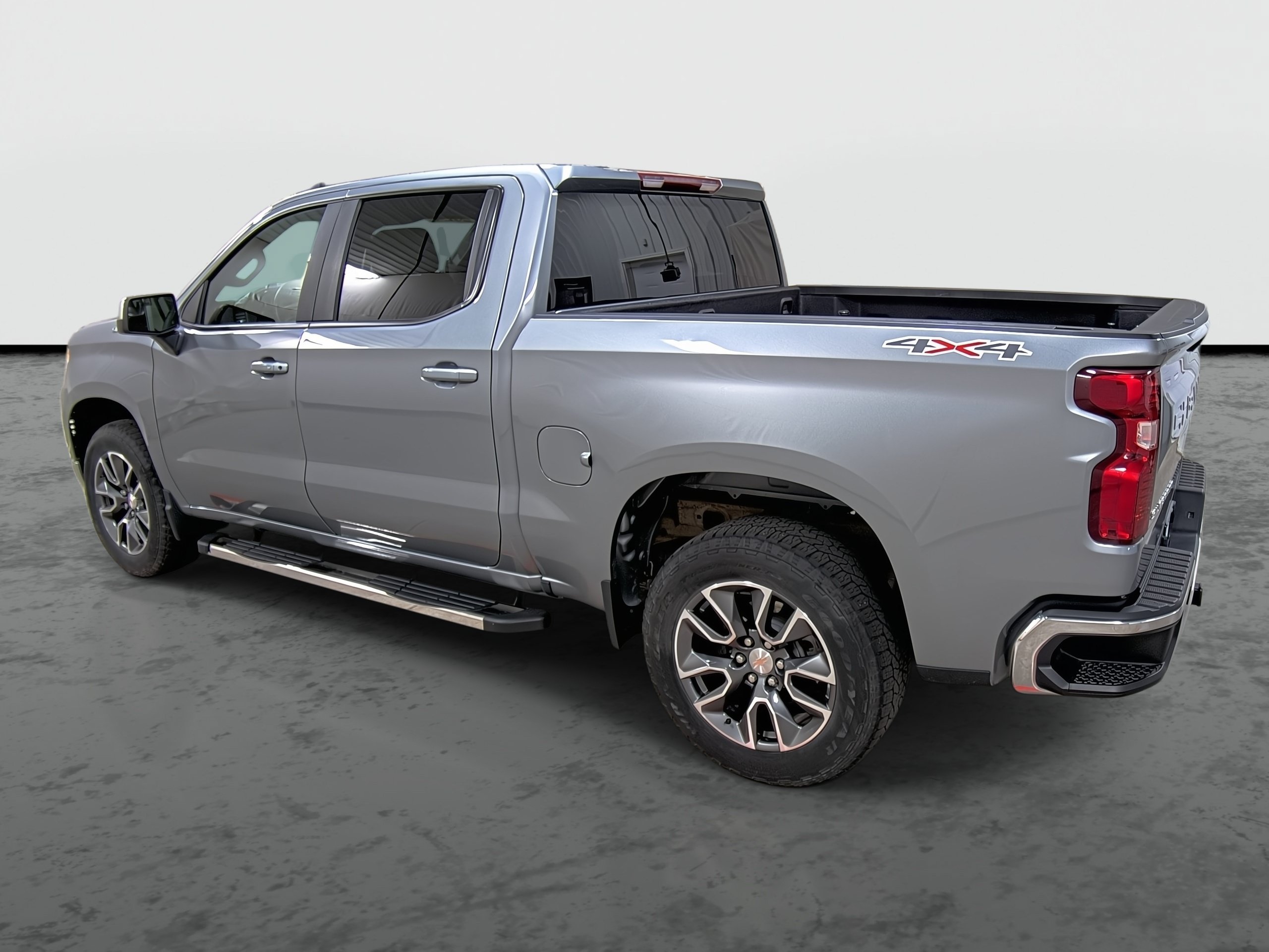Used 2024 Chevrolet Silverado 1500 LT AWD/4WD image 2