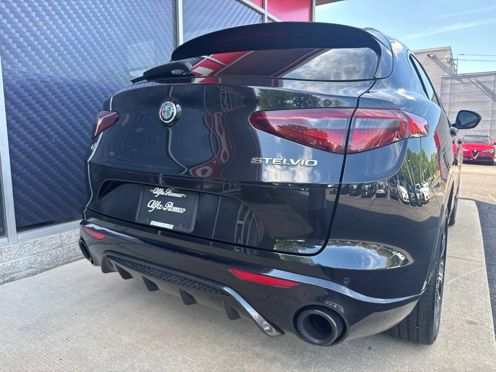 Used 2023 Alfa Romeo Stelvio Veloce AWD/4WD image 7