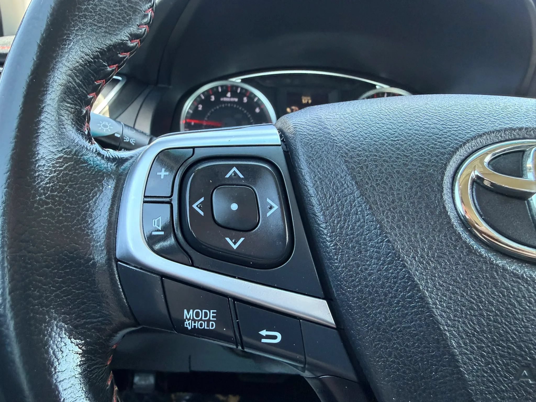 Used 2016 Toyota Camry SE FWD image 28