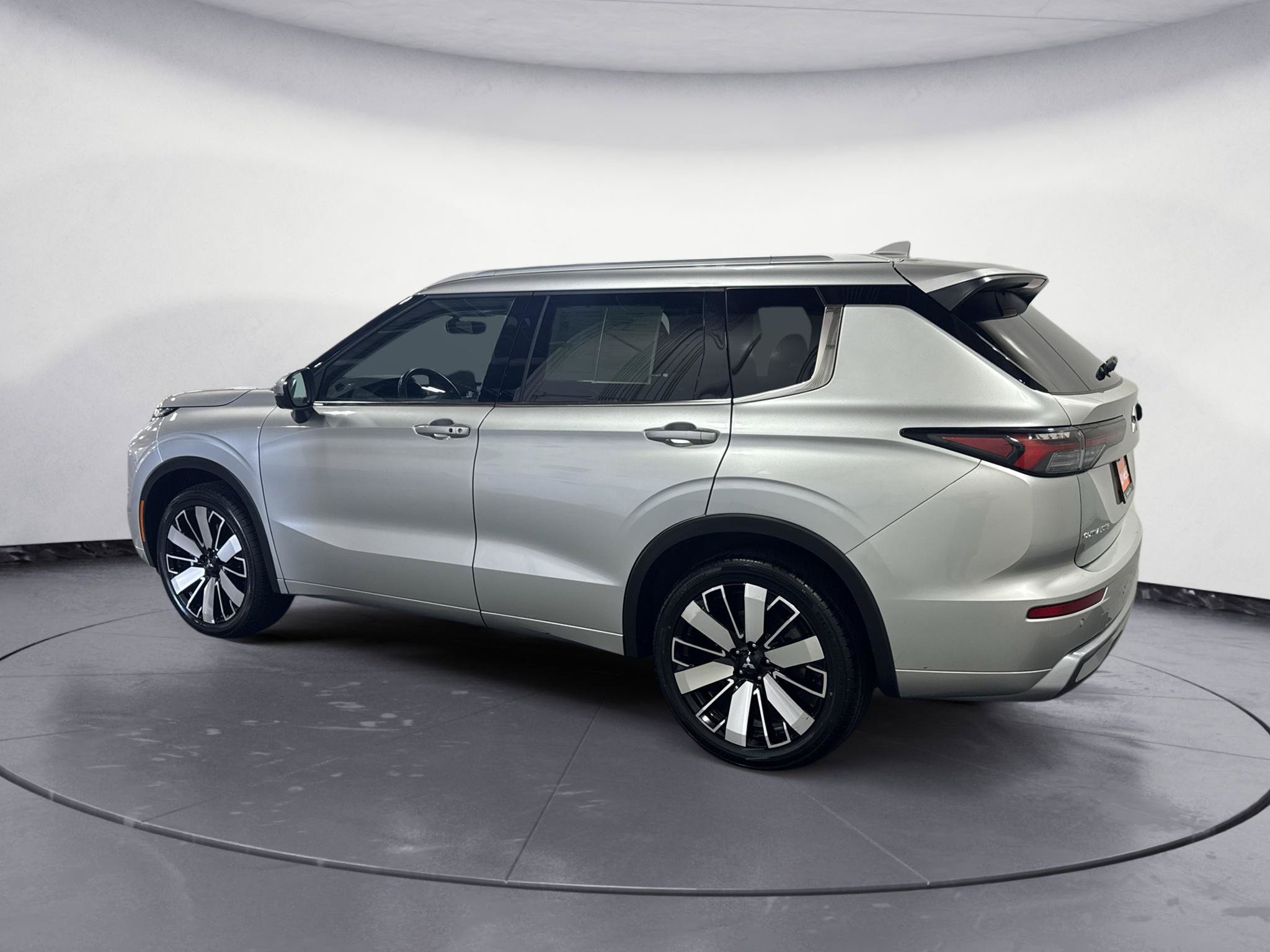 Used 2025 Mitsubishi Outlander SEL AWD/4WD image 5