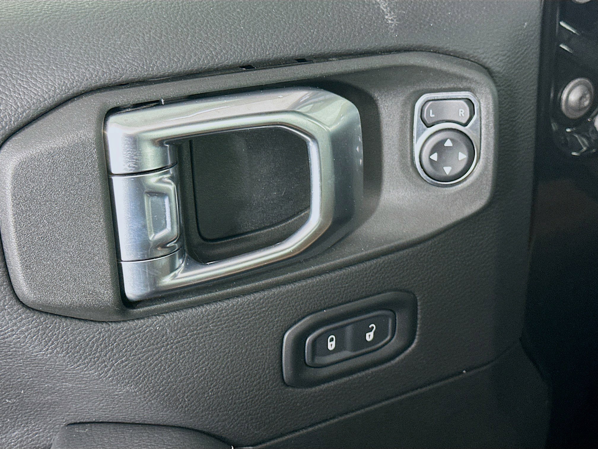 Used 2022 Jeep Wrangler Sahara w/ Cold Weather Group image 15