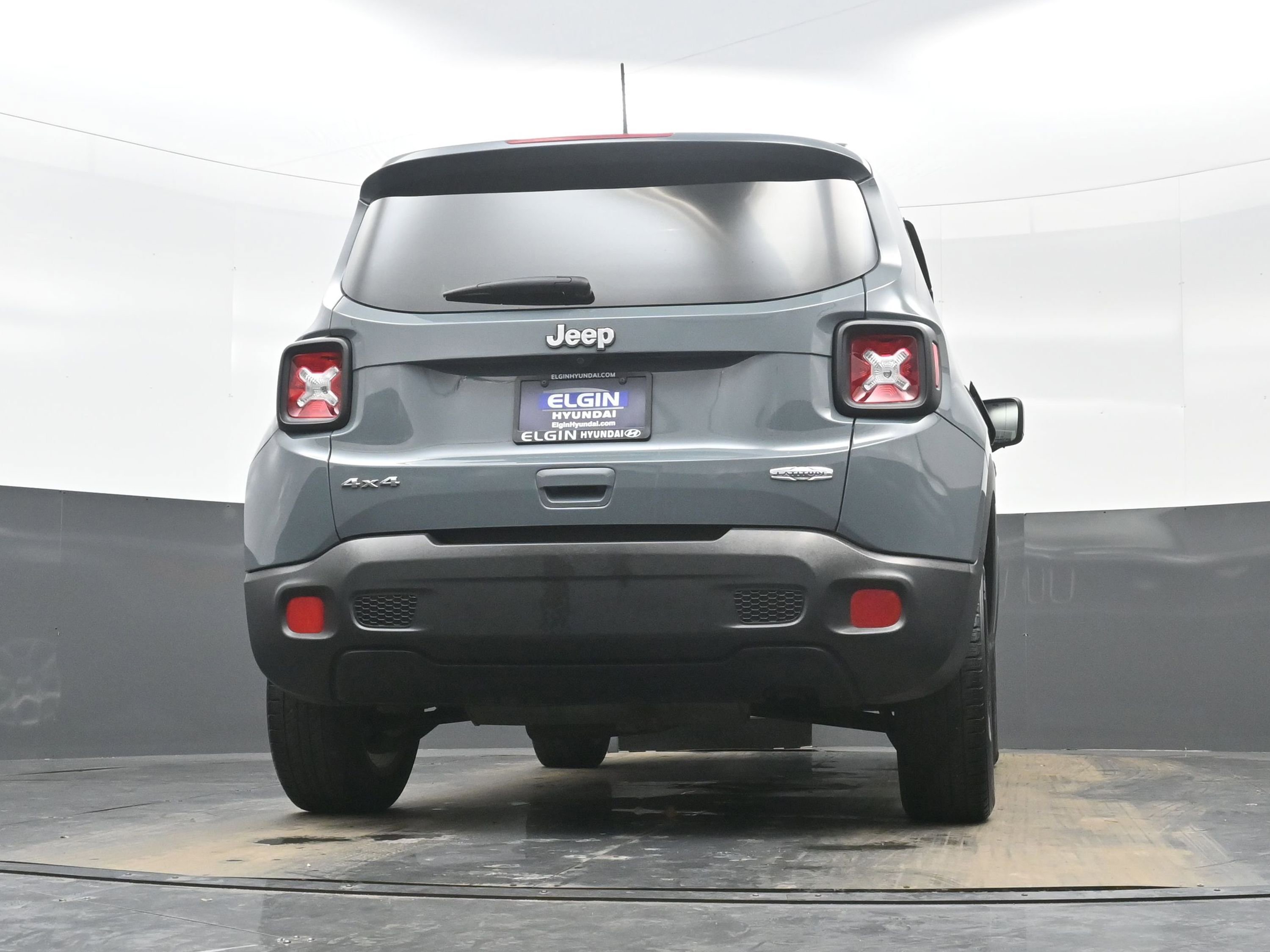 Used 2018 Jeep Renegade Latitude w/ Cold Weather Group image 26