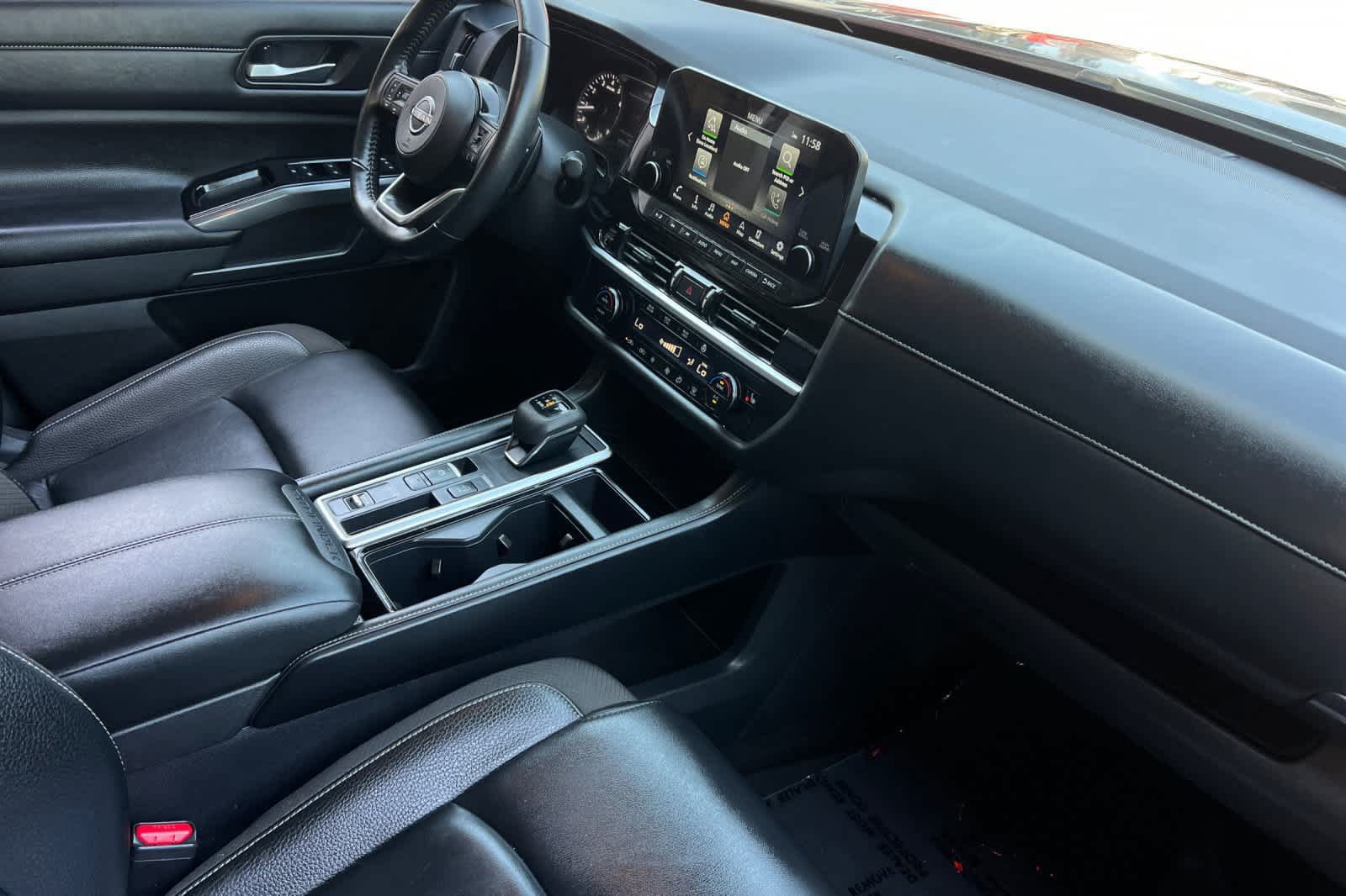 Used 2025 Nissan Pathfinder SL FWD image 19