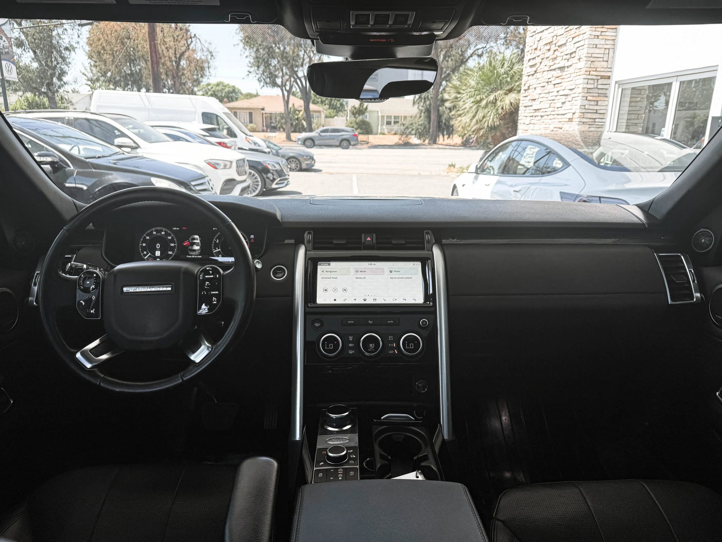 Used 2020 Land Rover Discovery HSE image 29