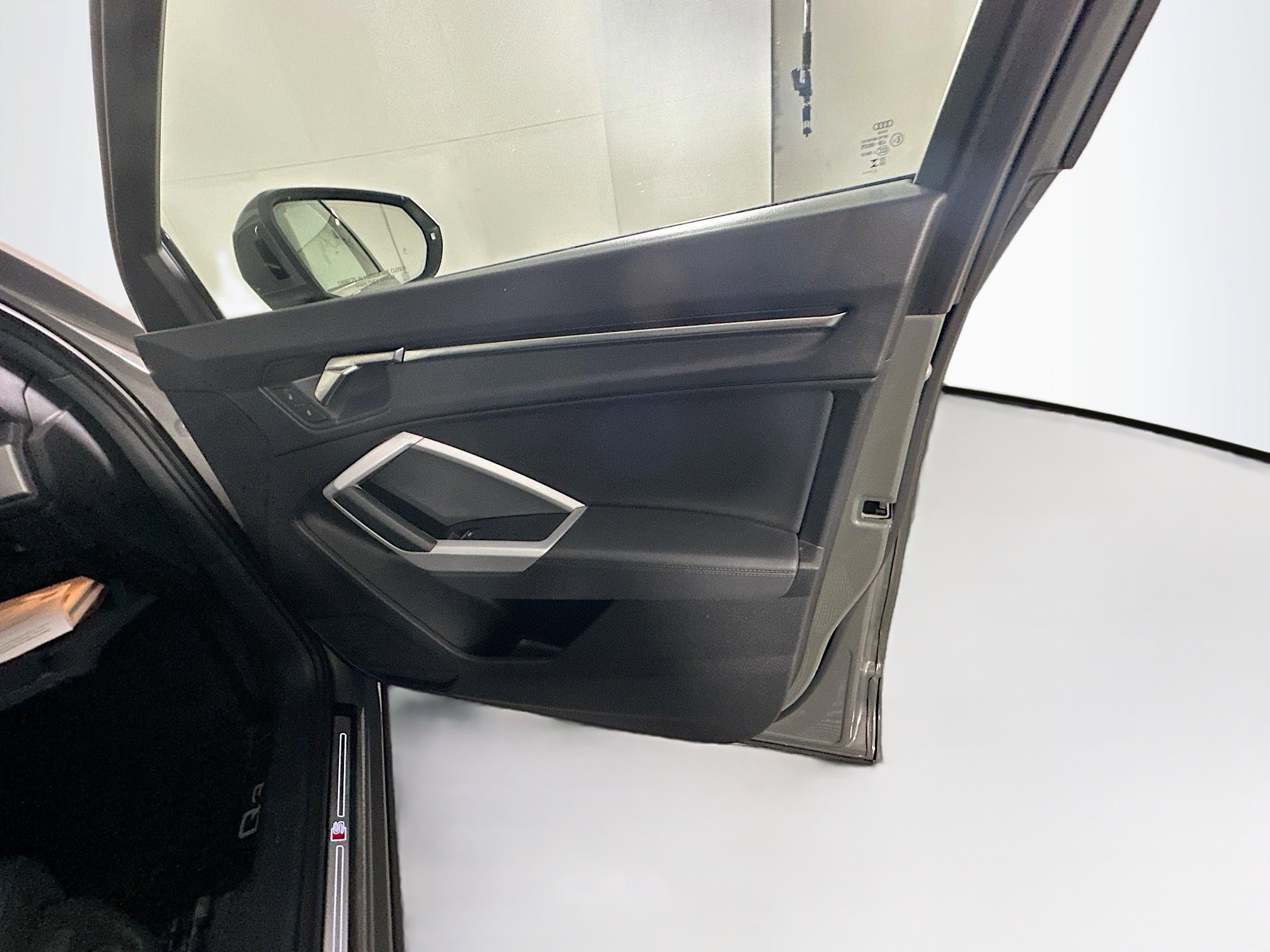 Used 2023 Audi Q3 2.0T Premium image 32