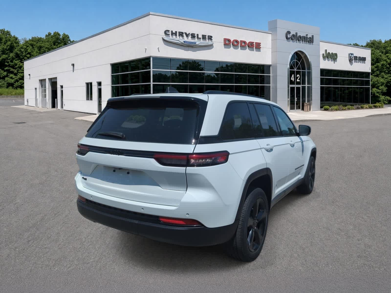 Used 2023 Jeep Grand Cherokee Altitude AWD/4WD image 6