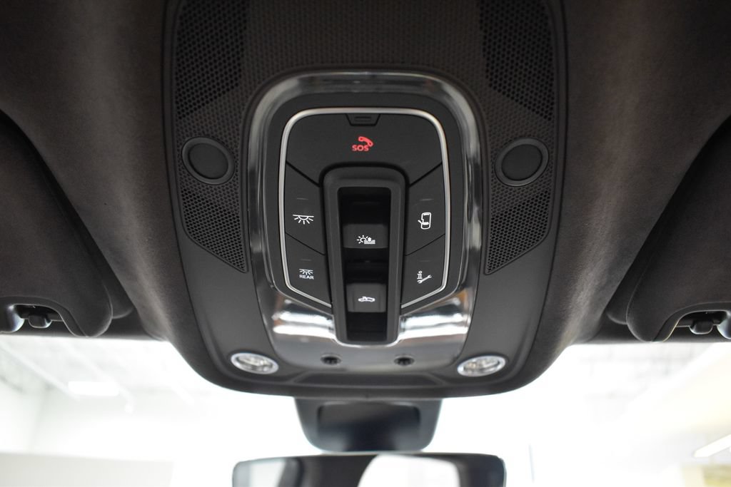 Used 2023 Bentley Bentayga AWD/4WD image 34