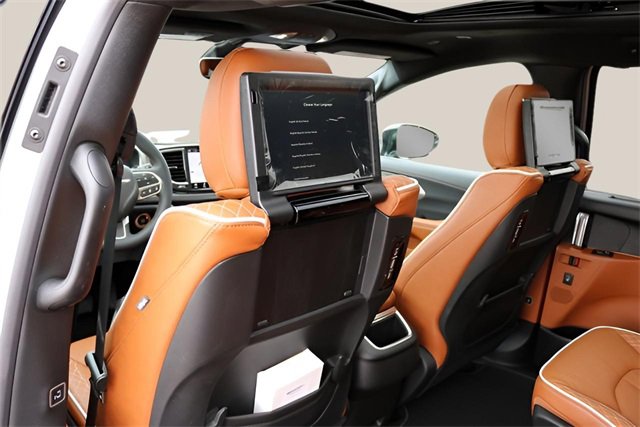New 2026 Chrysler Pacifica Pinnacle image 15