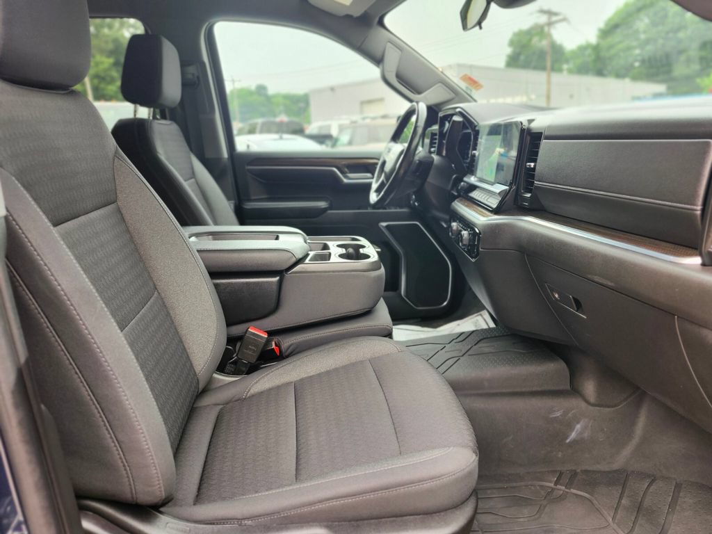 Used 2022 Chevrolet Silverado 1500 LT AWD/4WD image 11