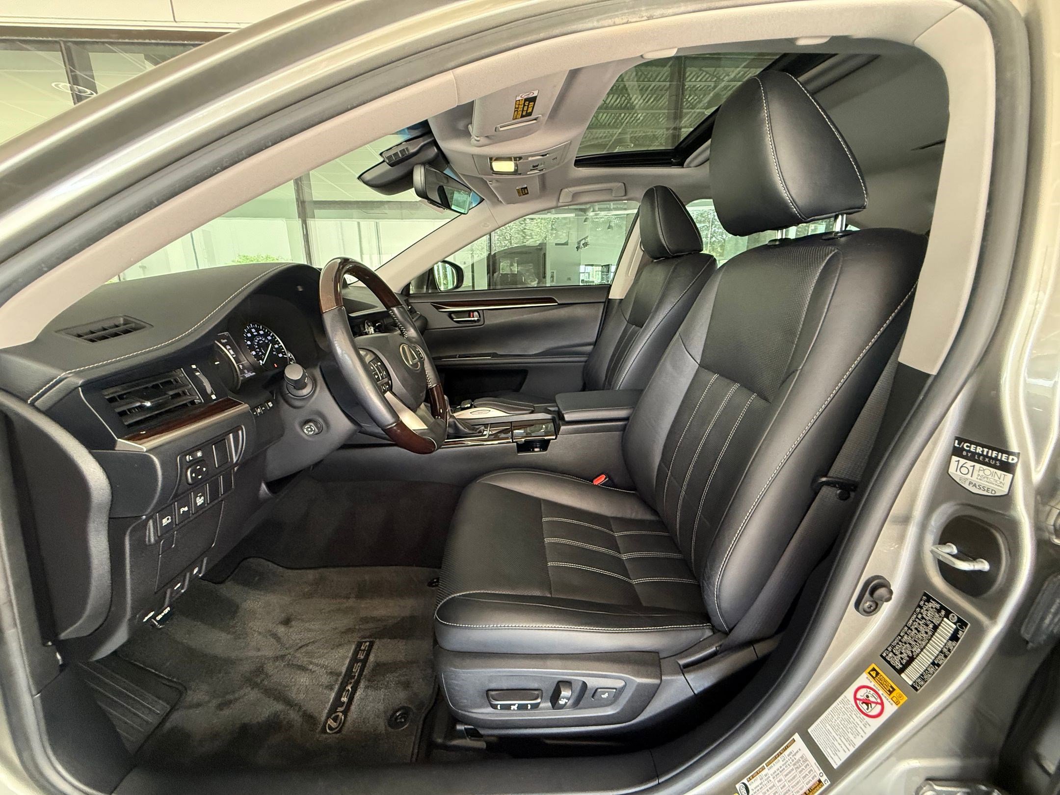 Used 2016 Lexus ES 300h w/ Luxury Package w/Wood Trim image 6