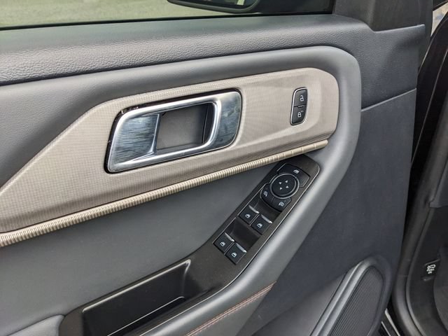 Used 2025 Ford Explorer Active RWD image 21