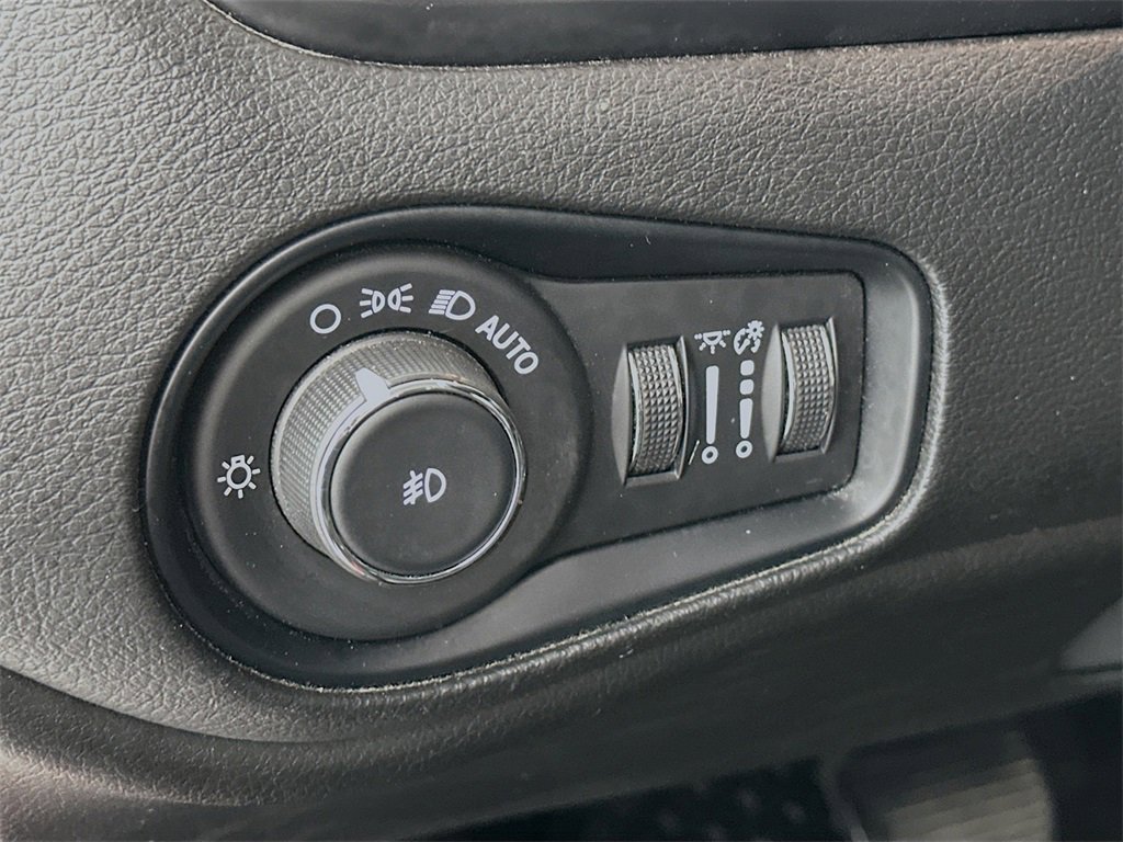 Used 2022 Jeep Renegade Latitude w/ Convenience Group image 12