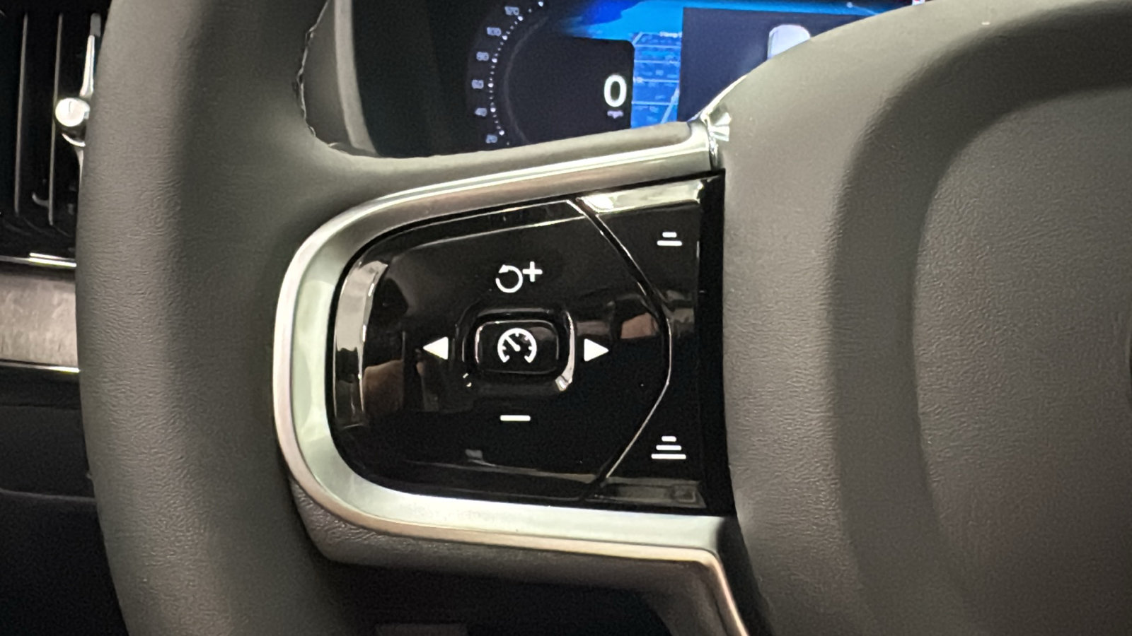 New 2027 Volvo XC90 B6 Ultra AWD/4WD image 13