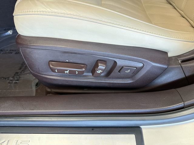 Used 2016 Lexus ES 350 w/ Luxury Package w/Wood Trim image 21