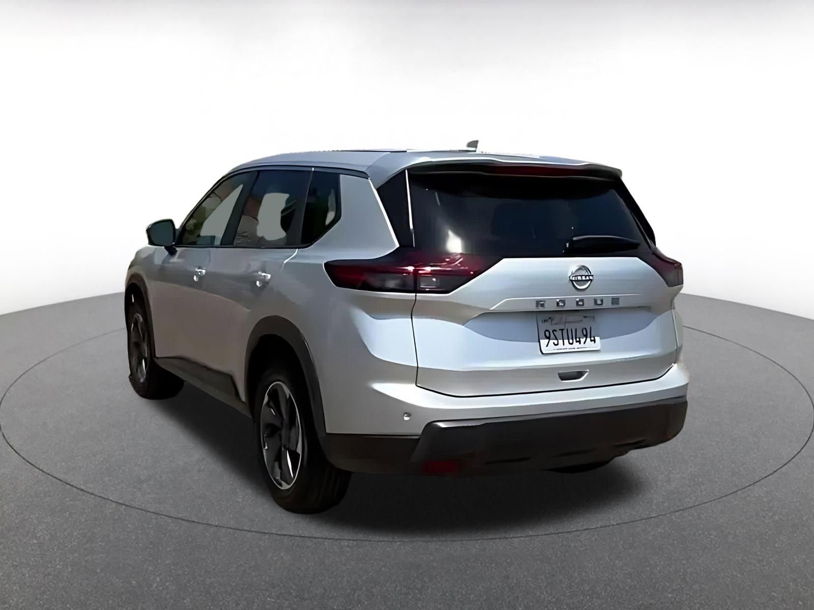 Used 2025 Nissan Rogue SV FWD image 11