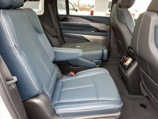 Certified 2025 Cadillac Escalade IQ Luxury 2 w/ LPO, Radiant Package image 22