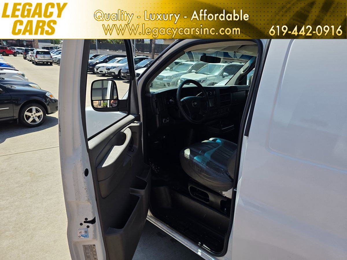 Used 2014 Chevrolet Express 2500 Extended RWD image 32