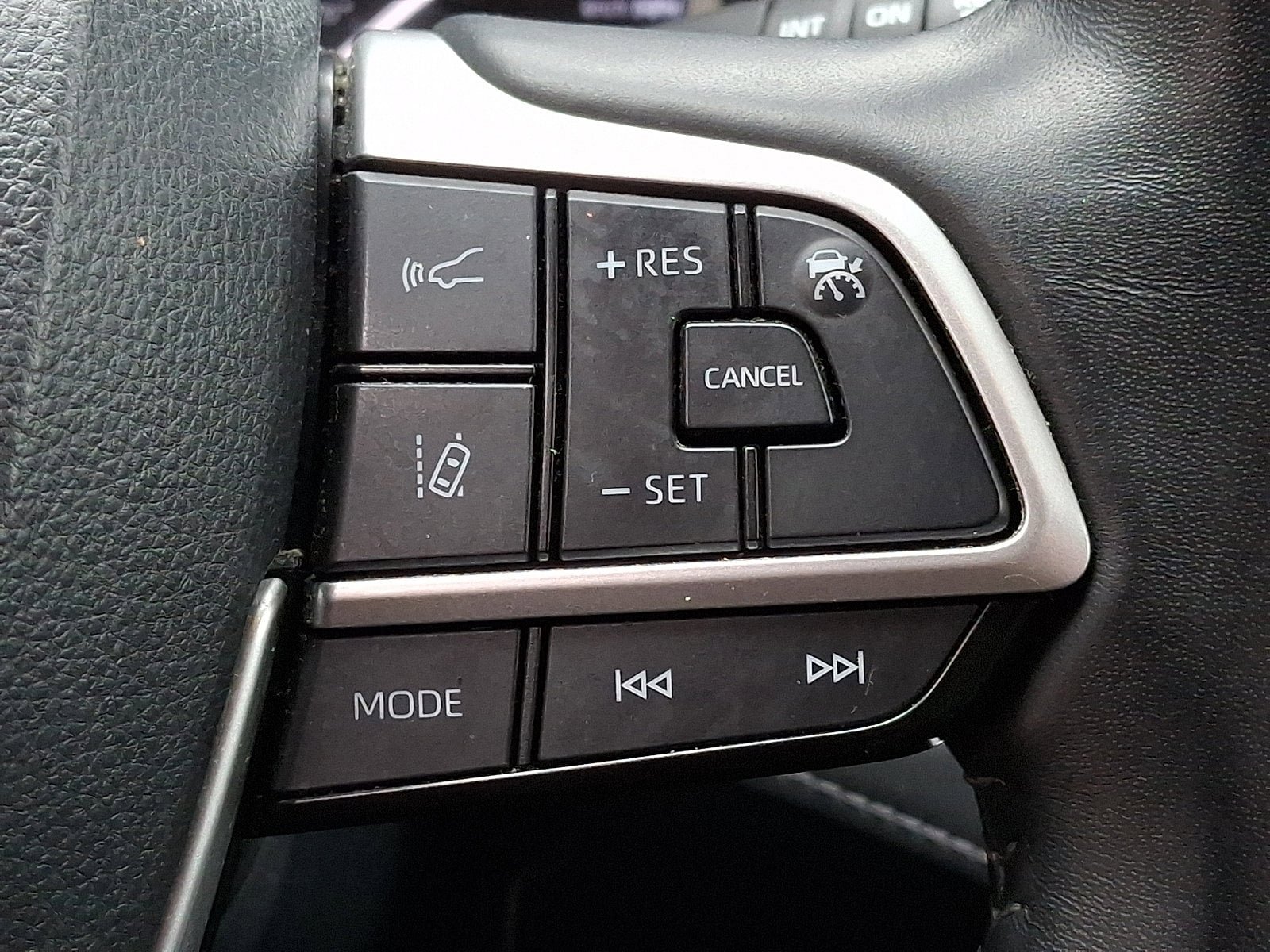 Used 2024 Toyota Highlander LE image 22