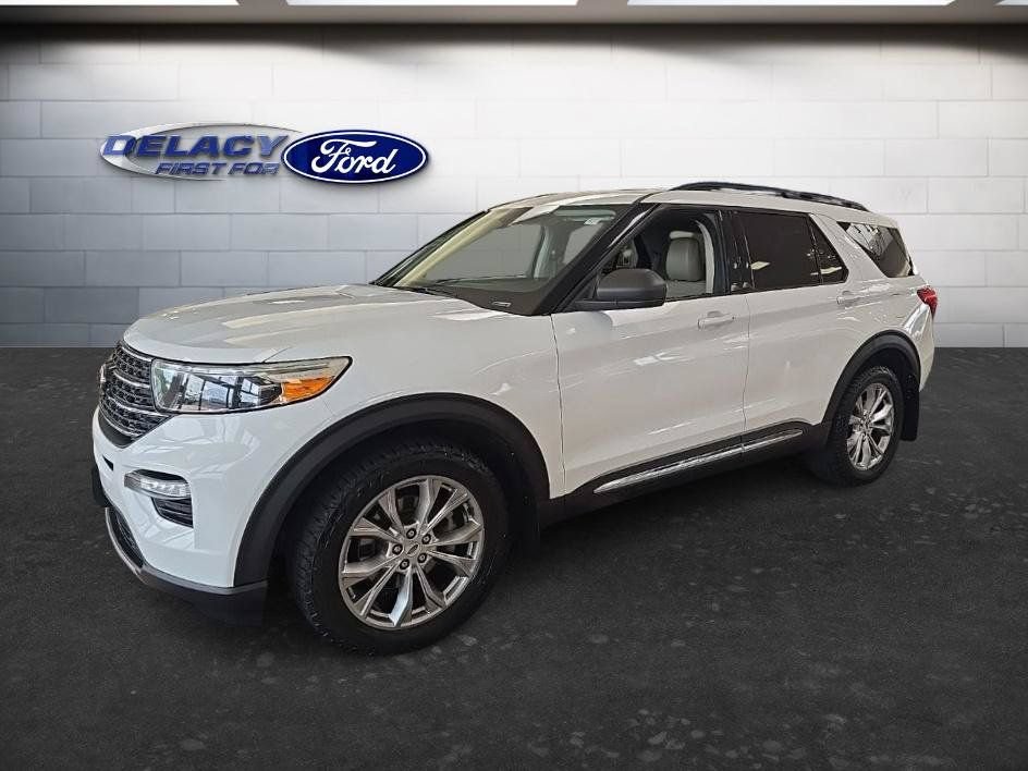 Used 2020 Ford Explorer XLT w/ Equipment Group 202A AWD/4WD image 2