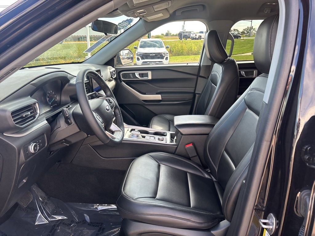 Used 2022 Ford Explorer XLT w/ Equipment Group 202A image 15
