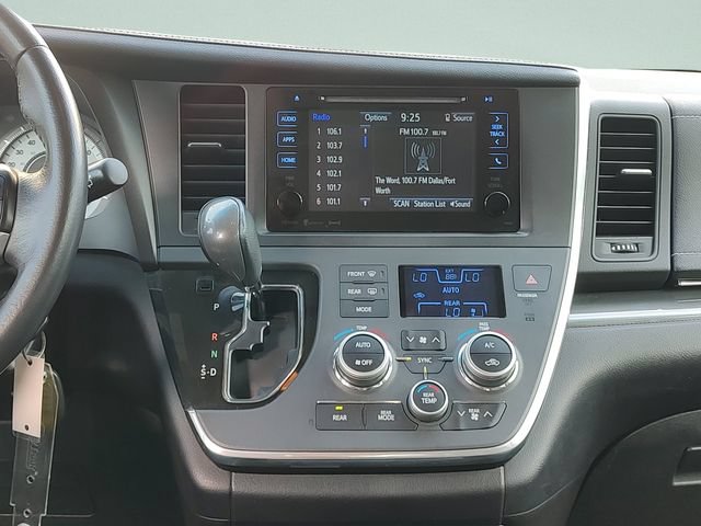 Used 2017 Toyota Sienna SE FWD image 13