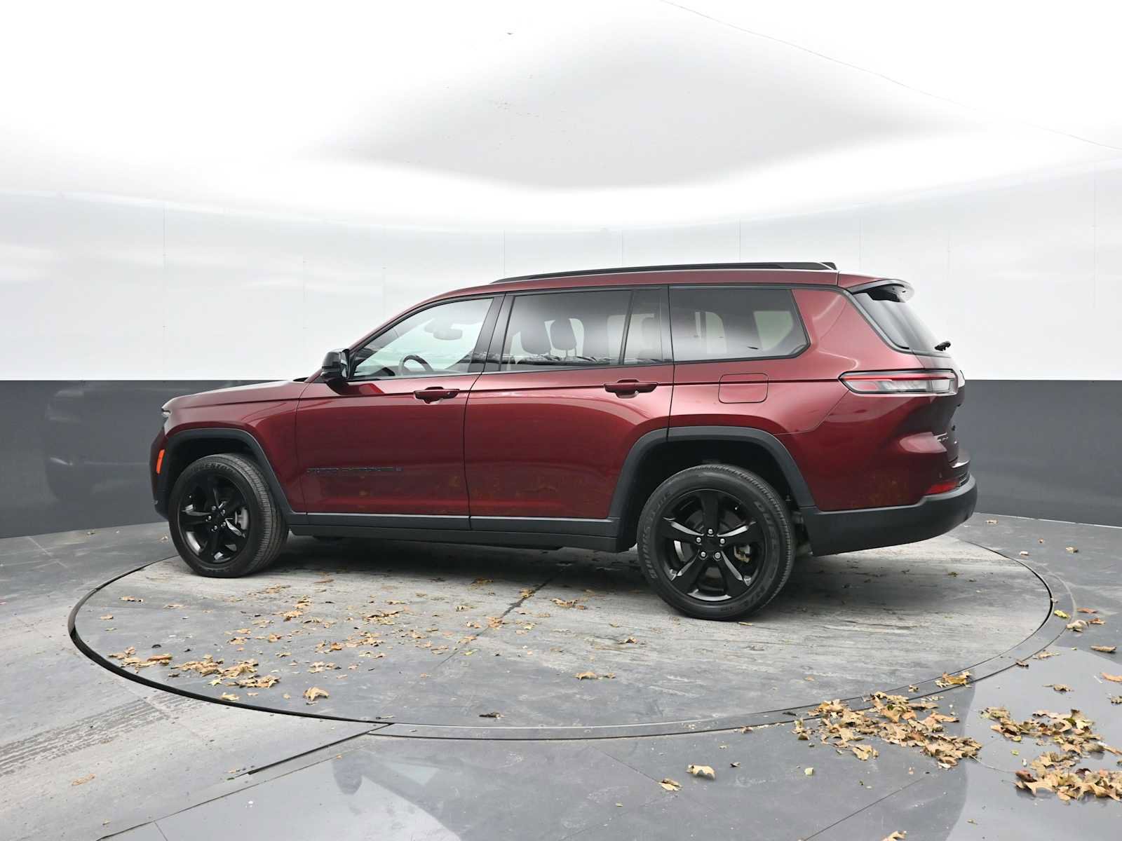 Used 2021 Jeep Grand Cherokee L Laredo image 3