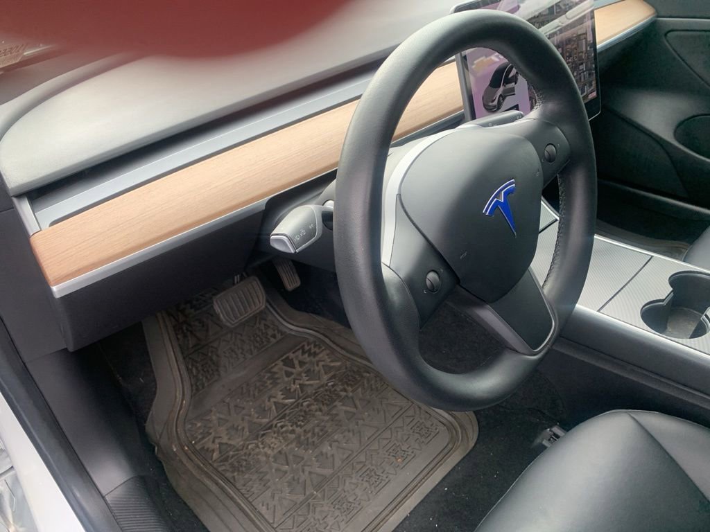 Used 2020 Tesla Model 3 Standard Range Plus RWD image 18